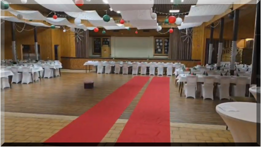 Tanzfläche und Bühne