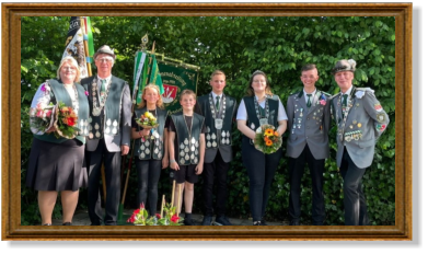 Sonja, Frank, Laura, Tammo, Lasse, Anna, Musikkönig Jannes, Präsi Helge